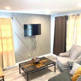 Blue Oval -Project Pyramid-XAi- King bed-2bedrooms 1,5 bath, 4beds, sleeps 5, Hotel in Memphis
