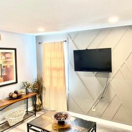 Welcome travel techs, King bed, 2br 1 ,5 ba, 4beds sleep 5, xAI, Project Pyramid