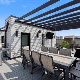 New Modern Townhome with Rooftop Patio townhouse, hotel in Iowa City