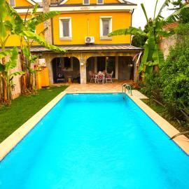 Villa Sapanca Butik Konukevi-Sarı Ev
