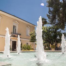 Regis Resort & Wellness, viešbutis mieste Turrivalignani