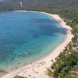 Villa Skanderbeg Guest House Talaudyong Beach، فندق في Bacungan