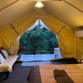 บ้านชมจันทร์ บ้านสวนสราญชล、Ban Nong Boのホテル