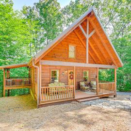 Serene Cabin < 1 Mi to Fairy Stone State Park!, hotel en Stuart