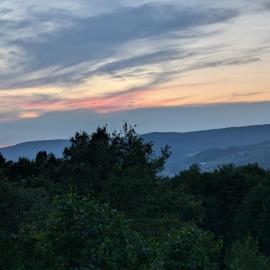 Ferme pleine nature, vue splendide 2 chambres cheminée、ル・ティヨのホテル