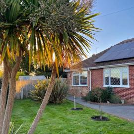 Spacious bungalow Air con & Wi-fi