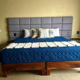 Lolitas Suites 304