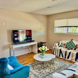Chic Home with Expansive Backyard- duplex back unit