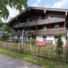 Historic farmhouse 200 years old meets new, hotel in Breitenbach am Inn