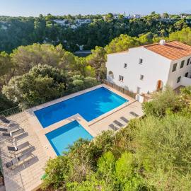 VILLA NUEVA II, hotel in Cala Galdana