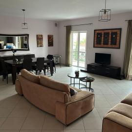 Among the pines: Katakolo şehrinde bir otel