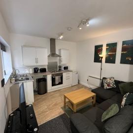 Modern 1 Bedroom Apartment with Free Parking Near the M6 and Birmingham, hotel a Wednesbury
