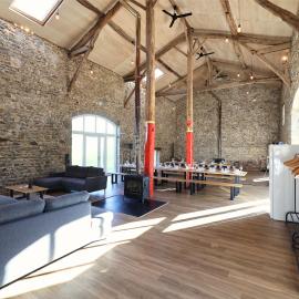 Domaine privatif pour groupes pouvant accueillir 34 personnes, Hotel in Lavoine
