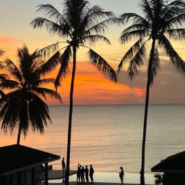 Reboot Beach Resort, Restaurant, and Coffee Shop, hotell sihtkohas Ban Talat Bang San