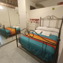 Appartamento monolocale con giardino, Siena 15 min – hotel w mieście Rosia