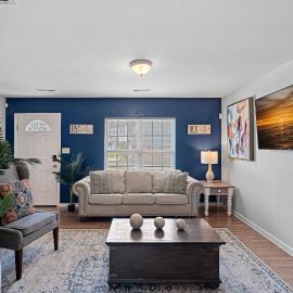 Cozy 4BR Home Near Uptown -King Bed- Jacuzzi, hotel in Charlotte