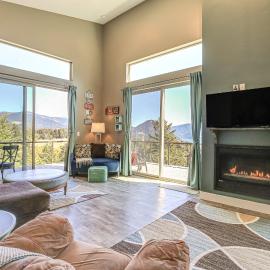 'Gorge Retreat' - Modern Carson Home w/ Mtn Views!, hotel i Carson