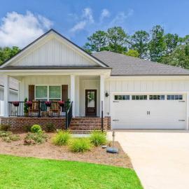 Fully-Fenced Backyard l Perfect for Families and Groups, hotel a Saint Peter