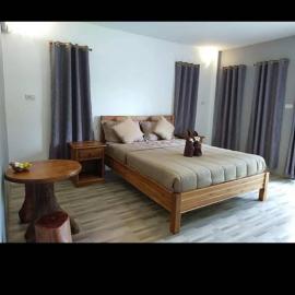 เดอะนิรันดร์ เกสท์เฮ้าส์กาญจนบุรี, hotel in Ban Chuk Yai Yuan