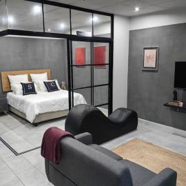 Ultra-Modern Studio Apartment โรงแรมในเทเบิลวิว