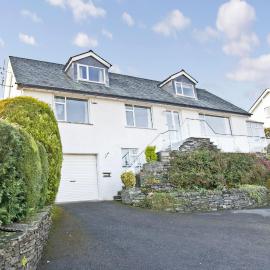 Hilltop, Coniston spacious bungalow with incredible views