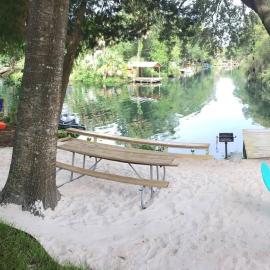 The Chuby Mermaid - Weeki Wachee River Access Waterfront with Paddlecraft, hotelli kohteessa Spring Hill