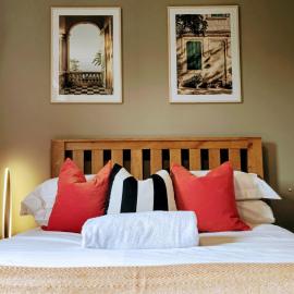 Grassmere, hotel in Horley