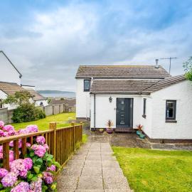 PuffinPatch - Beachside Cottage, hotelli kohteessa Broad Haven