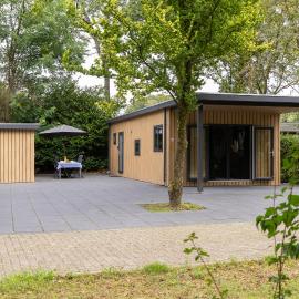 Schitterend gelegen luxe ingericht 6 persoons chalet met hottub aan de bossen in Putten 4-15, hotell sihtkohas Putten