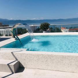 Luxurious Oceanfront condo with Unmatched Panoramic Views