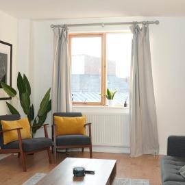 Spacious 4BR 4BA gated townhouse with balconies, Central JQ