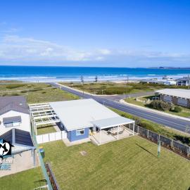 Cool Beach “Shack'' + Spectacular Views + Netflix, hotel em Middleton