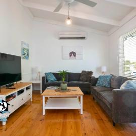 3BR Updated Coastal Beach House in Funky Port Elliot, hotel in Port Elliot