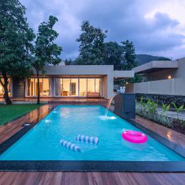 StayVista at Gulposh Retreat with Pool, Lawn & Gazebo
