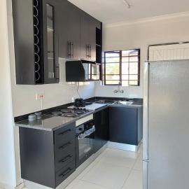 Self-catering Homes, House 4, hotel a Tlokweng