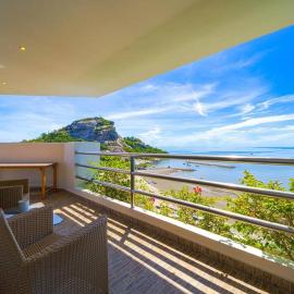 Beachfront 2 bed Condo with Seaview! - BW2