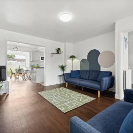 Modern 3BR, Sleeps 6, Great for groups, free parking, fast WiFi, hotel in Leamington Spa