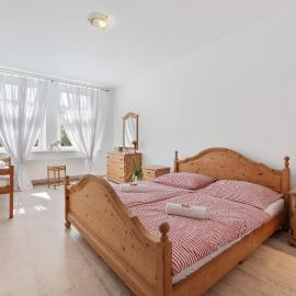 VILA GALA ubytování apartmány v secesní vile soukromé PARKOVÁNÍ u domu ZDARMA, hotel in Česká Lípa