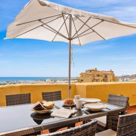 Sky And Sea Estepona Dúplex Penthouse - Pool, Jacuzzi, Sea views, ξενοδοχείο σε Εστεπόνα