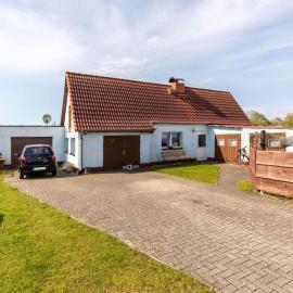 Cosy flat in Niepars with garden