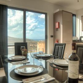 SeaHorse Penthouse, hotel v destinácii Żebbuġ