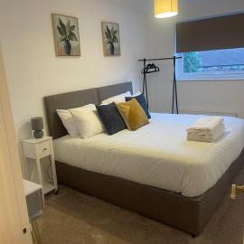Homely 3-bed home Milton Keynes, hotel in Simpson