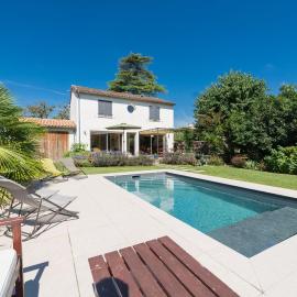 La Maison Château d'Eau : piscine pour 6/8 pers: Saint-Benoît şehrinde bir otel