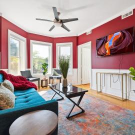Wrigley 2BR, 1BA with Free Parking, מלון בשיקגו