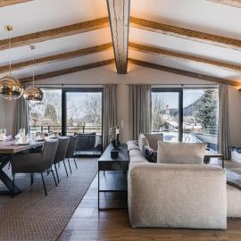 Genießen Sie Bergblick & Sauna im modernen Chalet, hotel a Going