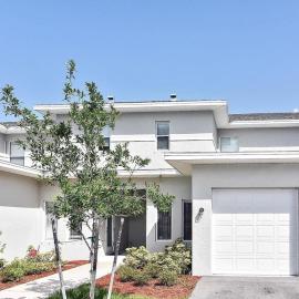 Modern Townhouse close to beaches