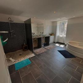 Chic et relax, hotel in Montmarault
