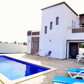 villa avec piscine sans vis a vis, готель у місті Temlale