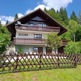 Apartma ČVRSTA TROJKA, hotel in Jesenice