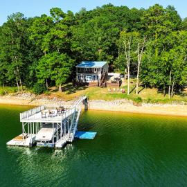 Logan में, होटल Lewis Smith Lake Retreat w/ Dock & Deck!